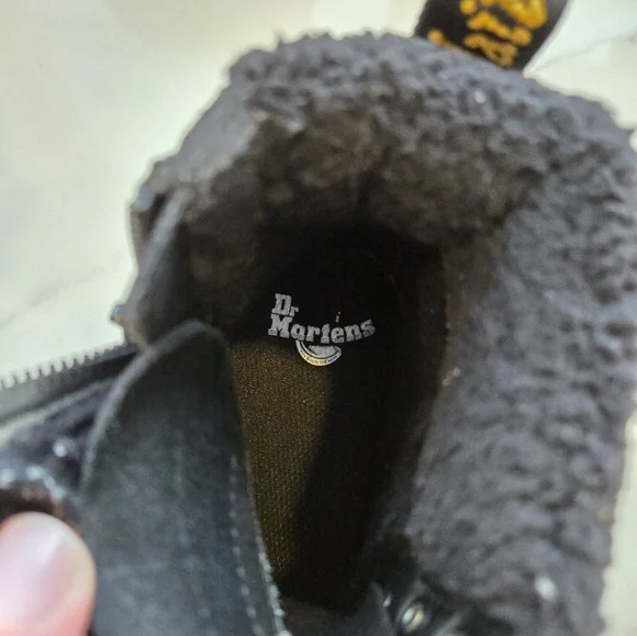 Black Dr. MARTENS kids size 3 - Picture 4 of 12